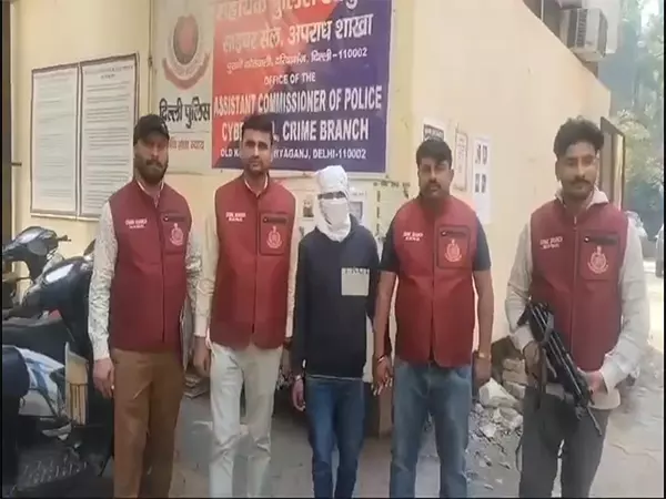 YouTube के राहुल शर्मा बनकर पीड़ितों को ब्लैकमेल करने के आरोप में आरोपी गिरफ्तार YouTube के राहुल शर्मा बनकर पीड़ितों को ब्लैकमेल करने के आरोप में आरोपी गिरफ्तार