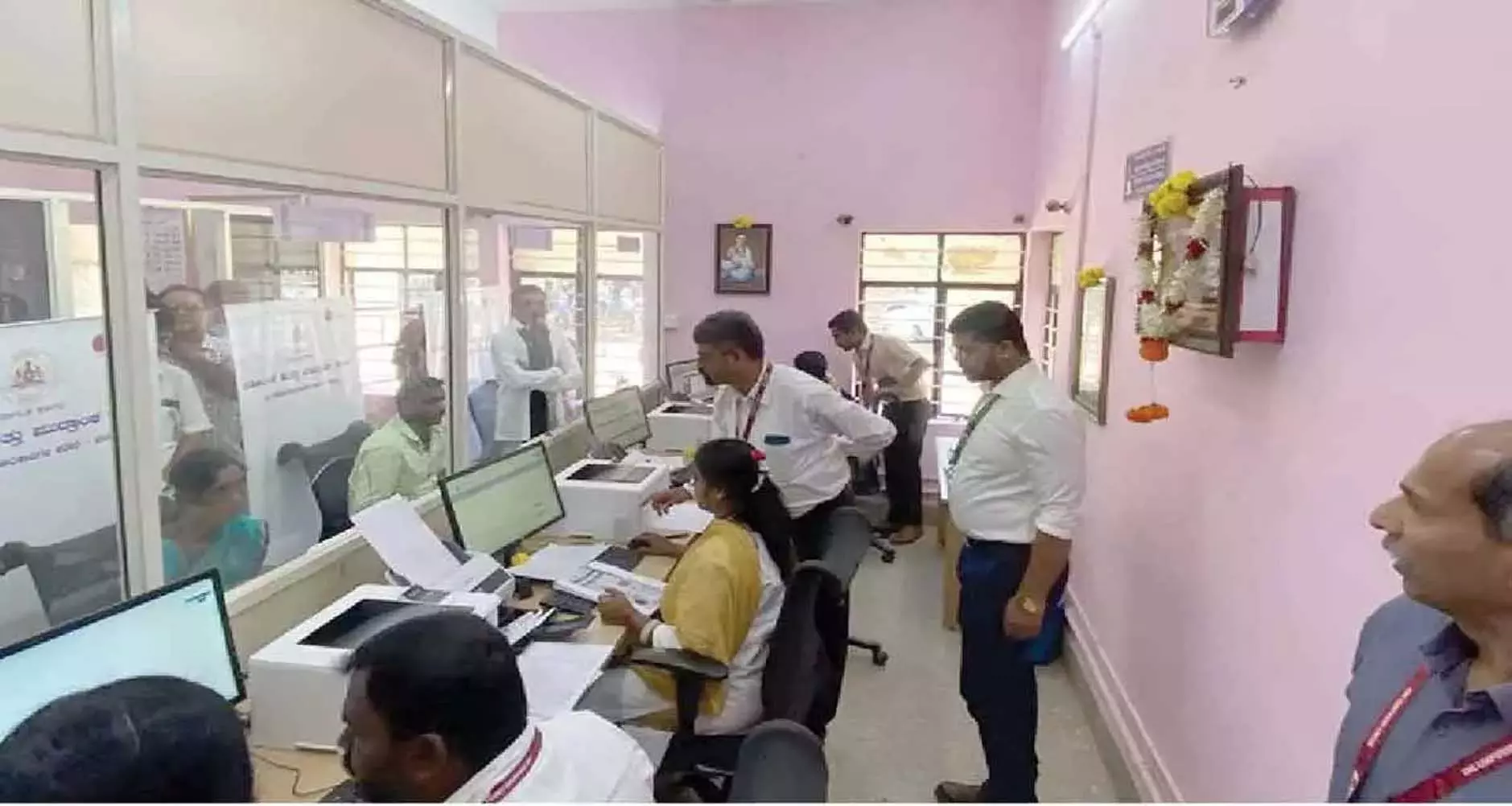 Karnataka: 27 फरवरी से सब-रजिस्ट्रार हड़ताल पर जाएंगे Karnataka: 27 फरवरी से सब-रजिस्ट्रार हड़ताल पर जाएंगे