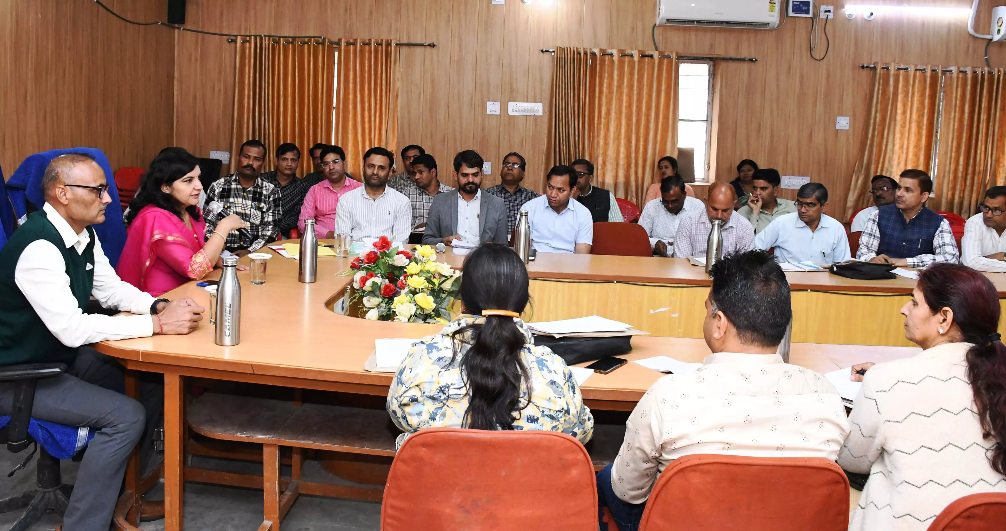 District Collector परीक्षा के सफल आयोजन के लिए नियुक्त अधिकारियों व कार्मिकों को दिया प्रशिक्षण District Collector परीक्षा के सफल आयोजन के लिए नियुक्त अधिकारियों व कार्मिकों को दिया प्रशिक्षण