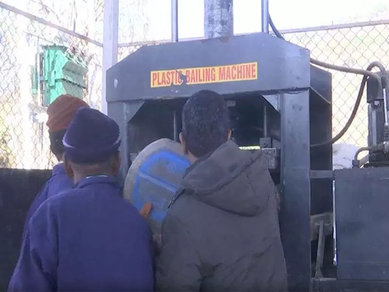 प्लास्टिक अपशिष्ट प्रबंधन पहल से Rajouri के गांवों में बदलाव प्लास्टिक अपशिष्ट प्रबंधन पहल से Rajouri के गांवों में बदलाव