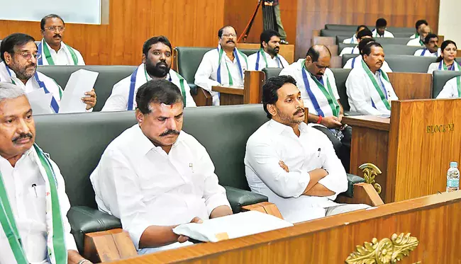 Andhra: नेता जगन मोहन रेड्डी सिर्फ 11 मिनट ही सदन में रहे Andhra: नेता जगन मोहन रेड्डी सिर्फ 11 मिनट ही सदन में रहे
