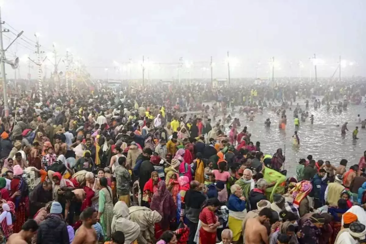 महाकुंभ के बचे दिनों में 144 वर्षों के अद्भुत संयोग का साक्षी बनने उमड़े करोड़ों लोग महाकुंभ के बचे दिनों में 144 वर्षों के अद्भुत संयोग का साक्षी बनने उमड़े करोड़ों लोग