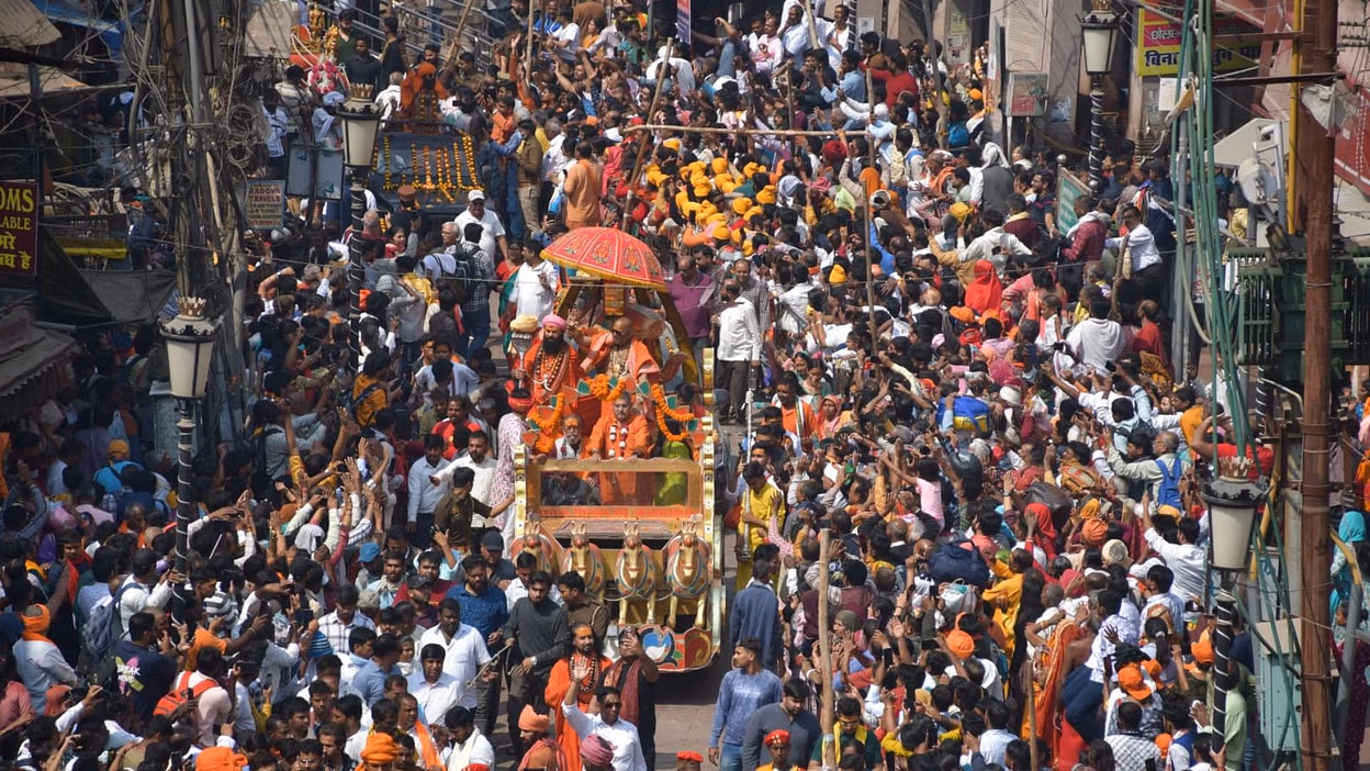 Varanasi: आराध्यदेवों के साथ सात अखाड़ों की निकलेगी पेशवाई Varanasi: आराध्यदेवों के साथ सात अखाड़ों की निकलेगी पेशवाई