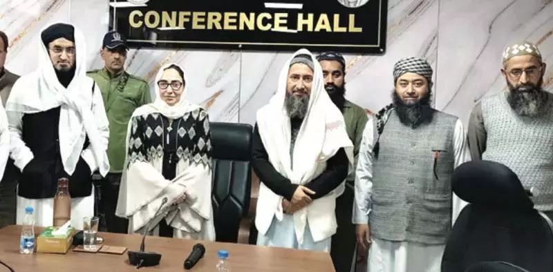 Jammu: डॉ. दरख्शां ने इमामों की बैठक को संबोधित किया Jammu: डॉ. दरख्शां ने इमामों की बैठक को संबोधित किया