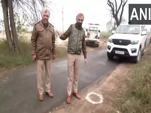 Punjab: तरनतारन में पुलिस के साथ मुठभेड़ में दो बदमाश घायल Punjab: तरनतारन में पुलिस के साथ मुठभेड़ में दो बदमाश घायल