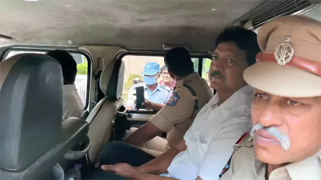 Andhra : वल्लभनेनी वामशी की रिमांड बढ़ाई गई Andhra : वल्लभनेनी वामशी की रिमांड बढ़ाई गई