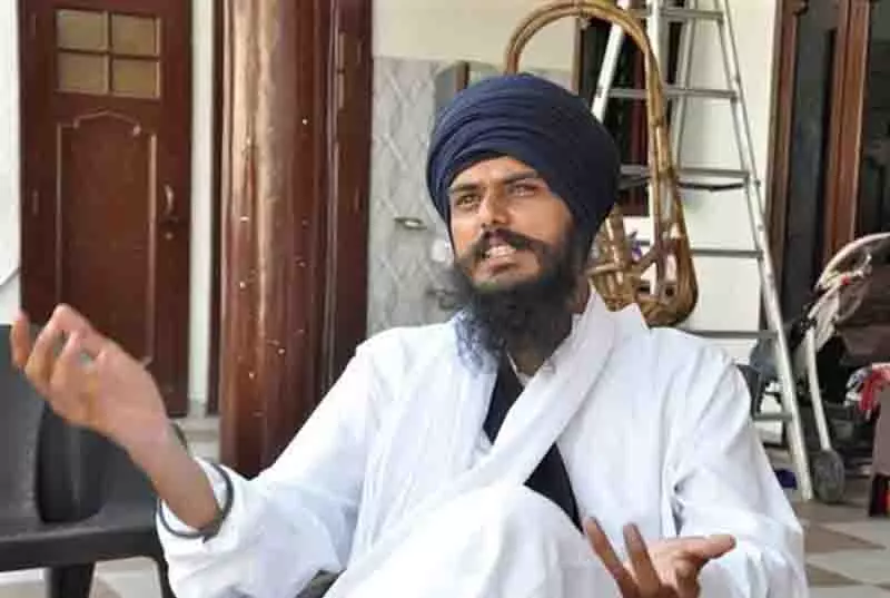 अनुपस्थित सांसदों की छुट्टी की समीक्षा के लिए पैनल गठित, HC ने अमृतपाल की याचिका स्थगित की अनुपस्थित सांसदों की छुट्टी की समीक्षा के लिए पैनल गठित, HC ने अमृतपाल की याचिका स्थगित की