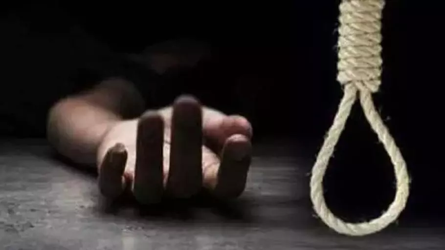 Lakhimpur Kheri: 20 वर्षीय विवाहिता ने फंदे से लटककर की आत्महत्या Lakhimpur Kheri: 20 वर्षीय विवाहिता ने फंदे से लटककर की आत्महत्या