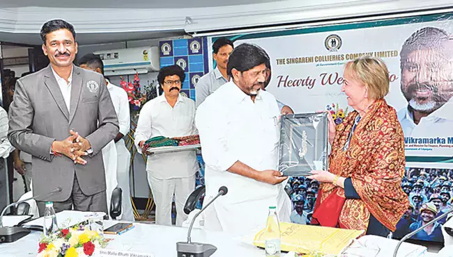 11 प्रकार के खनिजों के उत्पादन में सहयोग : उपमुख्यमंत्री 11 प्रकार के खनिजों के उत्पादन में सहयोग : उपमुख्यमंत्री