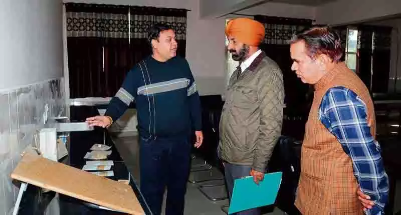 Ludhiana: प्रशिक्षुओं से प्राकृतिक संसाधनों के संरक्षण, टिकाऊ कृषि अपनाने का आग्रह किया Ludhiana: प्रशिक्षुओं से प्राकृतिक संसाधनों के संरक्षण, टिकाऊ कृषि अपनाने का आग्रह किया