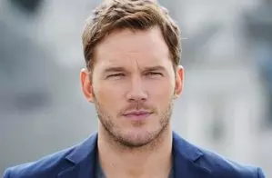 Chris Pratt अपनी पत्नी कैथरीन के साथ मूवी डेट नाइट के लिए स्टाइल में निकले Chris Pratt अपनी पत्नी कैथरीन के साथ मूवी डेट नाइट के लिए स्टाइल में निकले