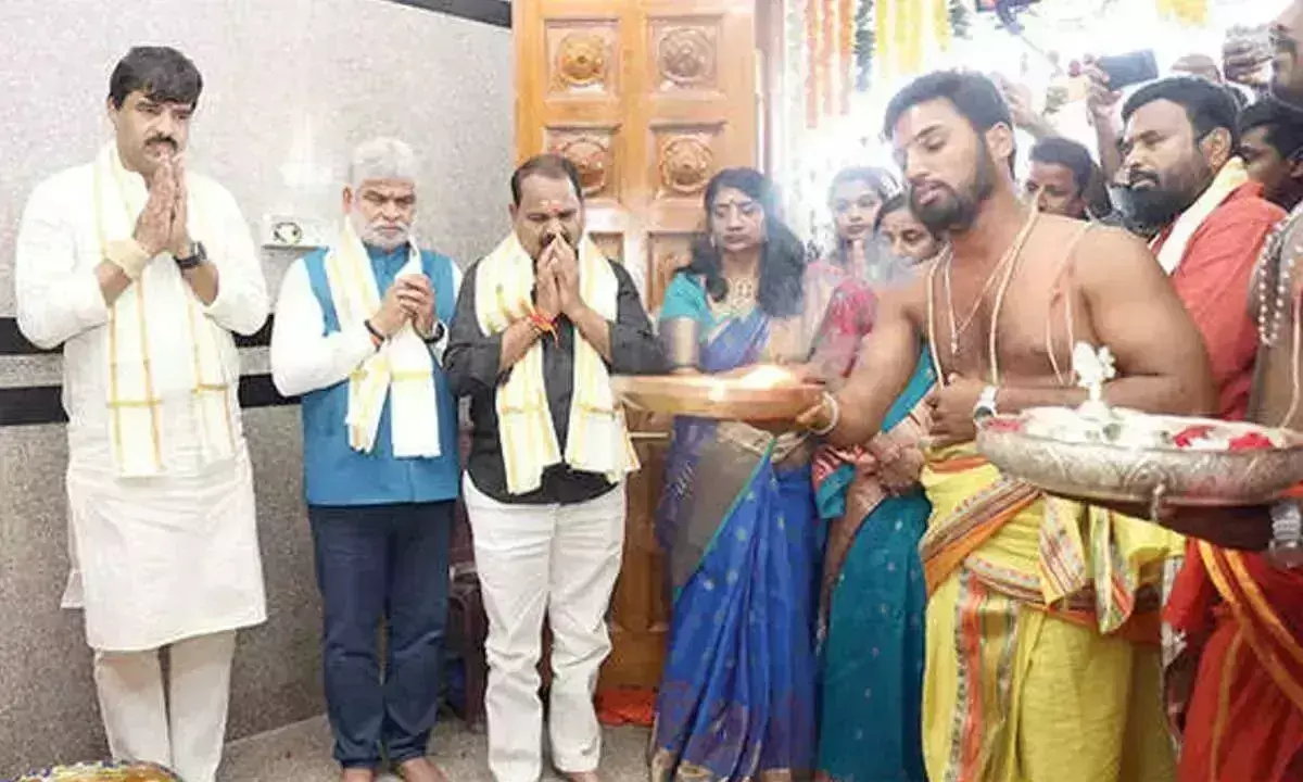 अनंत पद्मनाभ स्वामी सभी को आशीर्वाद दें: गद्दाम अनंत पद्मनाभ स्वामी सभी को आशीर्वाद दें: गद्दाम