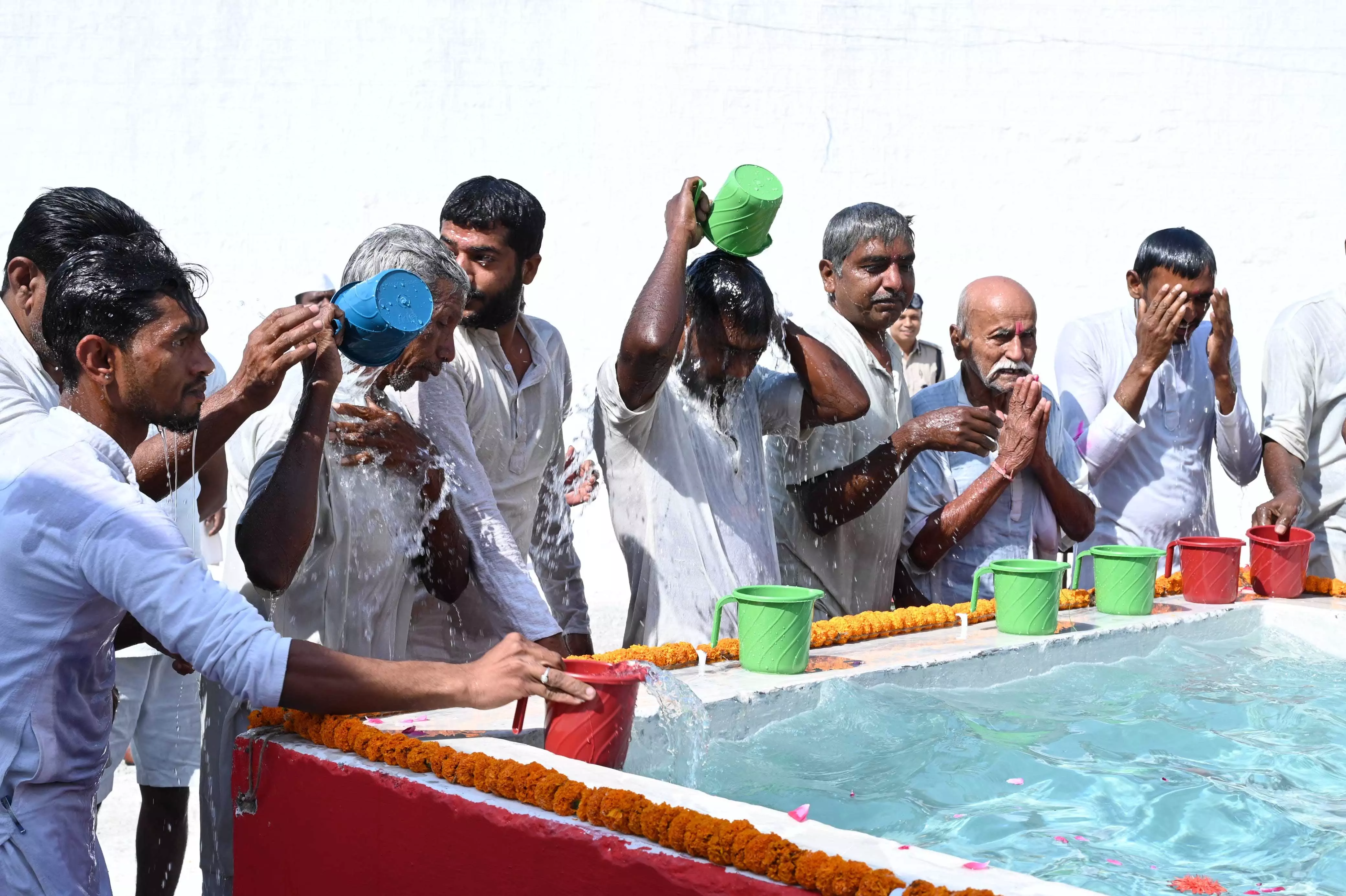 बंदियों ने महाकुंभ स्नान आयोजन के लिए मुख्यमंत्री साय को दिया धन्यवाद बंदियों ने महाकुंभ स्नान आयोजन के लिए मुख्यमंत्री साय को दिया धन्यवाद