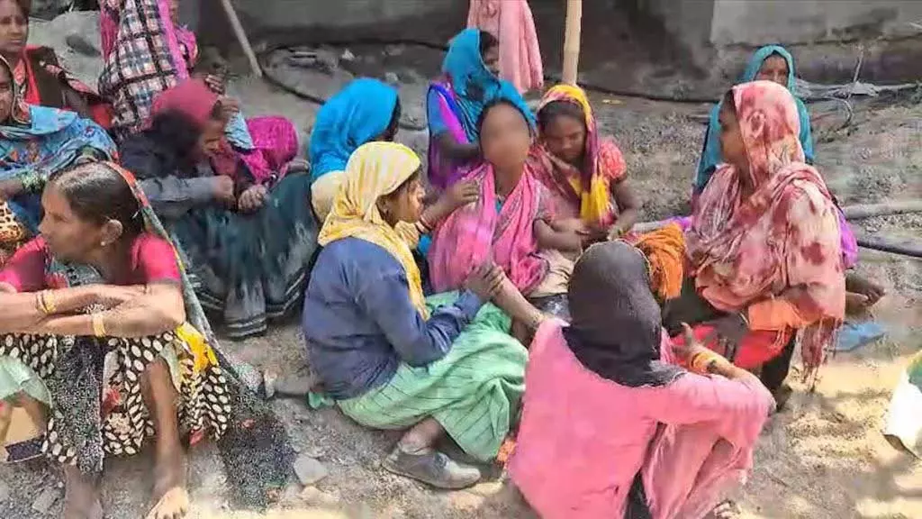 CG BREAKING: 5 साल की बच्ची की बेरहमी से हत्या, आरोपी भी निकला नाबालिग CG BREAKING: 5 साल की बच्ची की बेरहमी से हत्या, आरोपी भी निकला नाबालिग