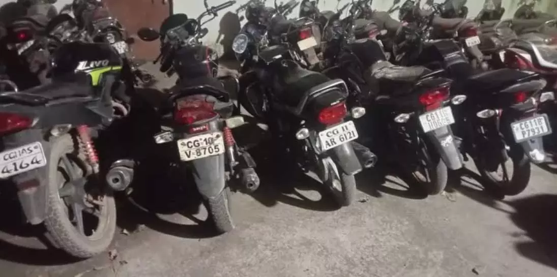 CG: शराब पीकर वाहन चलाने वाले 9 लोगों के खिलाफ मामला दर्ज CG: शराब पीकर वाहन चलाने वाले 9 लोगों के खिलाफ मामला दर्ज