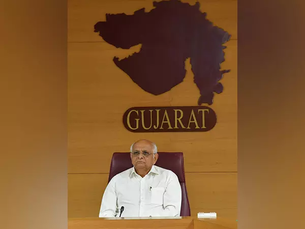 Gujarat CM ने गुजरात सांस्कृतिक भाषण प्रतियोगिता का उद्घाटन किया Gujarat CM ने गुजरात सांस्कृतिक भाषण प्रतियोगिता का उद्घाटन किया