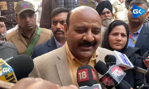 कश्मीर के उपमुख्यमंत्री ने महबूबा पर निशाना साधा ‘पीडीपी शासन के दौरान शराब पर प्रतिबंध नहीं लगाया कश्मीर के उपमुख्यमंत्री ने महबूबा पर निशाना साधा ‘पीडीपी शासन के दौरान शराब पर प्रतिबंध नहीं लगाया