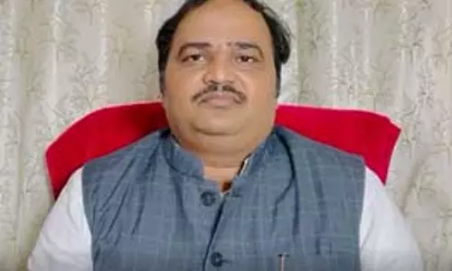 नीलम गोरहे के मर्सिडीज वाले बयान पर आनंद दुबे का पलटवार, बोले- आप मंथरा ना बनिए नीलम गोरहे के मर्सिडीज वाले बयान पर आनंद दुबे का पलटवार, बोले- आप मंथरा ना बनिए