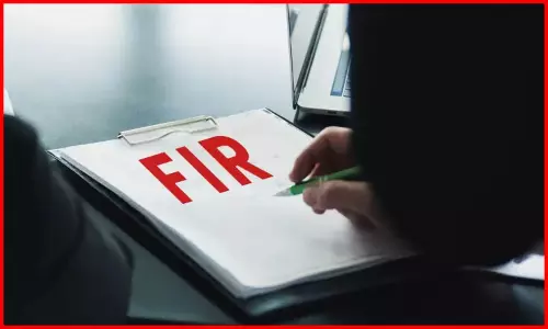 WhatsApp पर लगाया ऐसा स्टेटस...मचा हड़कंप, युवक के खिलाफ पुलिस को दर्ज करनी पड़ी FIR WhatsApp पर लगाया ऐसा स्टेटस...मचा हड़कंप, युवक के खिलाफ पुलिस को दर्ज करनी पड़ी FIR