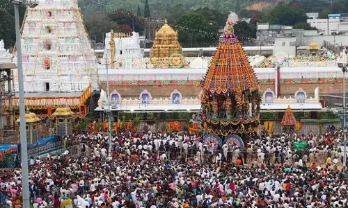 Andhra: तिरुपति मंदिरों में ब्रह्मोत्सव पर भक्ति का उत्साह Andhra: तिरुपति मंदिरों में ब्रह्मोत्सव पर भक्ति का उत्साह