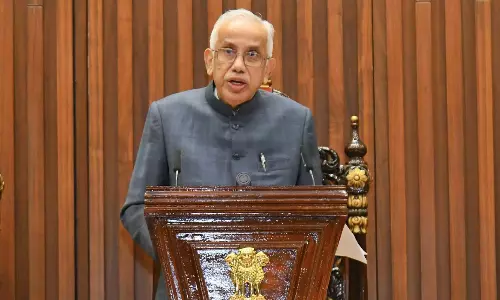 भाजपा विधायकों ने राज्यपाल के अभिभाषण में बाधा डालने के लिए YSRC विधायकों की आलोचना की भाजपा विधायकों ने राज्यपाल के अभिभाषण में बाधा डालने के लिए YSRC विधायकों की आलोचना की