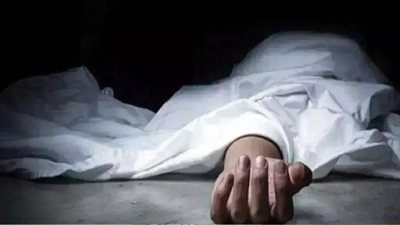 Udaipur: झील में उतराता मिला महिला का शव, जांच में जुटी पुलिस Udaipur: झील में उतराता मिला महिला का शव, जांच में जुटी पुलिस