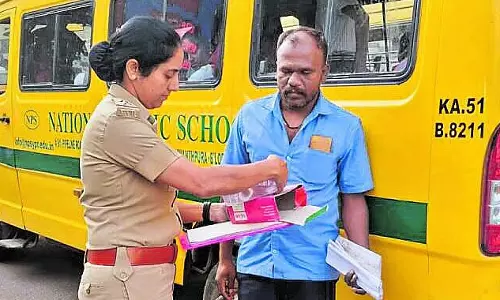 Karnataka: सुप्रीम कोर्ट के दिशा-निर्देशों का पालन न करने पर 65 स्कूल वाहन जब्त