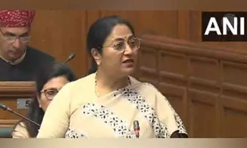 CM Rekha Gupta ने विधानसभा सत्र में आबकारी नीति पर सीएजी रिपोर्ट पेश की