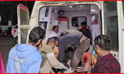 कुंभ यात्रियों का वाहन ट्राले से टकराया, 3 की मौत 7 लोग घायल