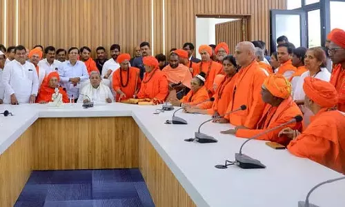 Karnataka: लिंगायत संतों ने बसवन्ना के आदर्शों के प्रसार के लिए 500 करोड़ रुपये मांगे