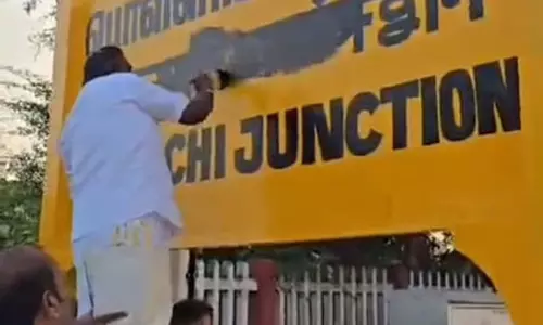 Tamil Nadu: रेलवे स्टेशन के बिलबोर्ड पर काला रंग पोतने पर रेलवे ने दी 6 महीने की जेल की चेतावनी