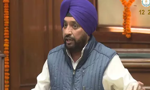 BJP के अरविंदर सिंह लवली ने आप पर निशाना साधा