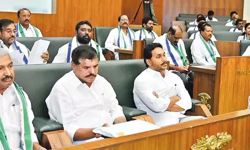 Andhra: नेता जगन मोहन रेड्डी सिर्फ 11 मिनट ही सदन में रहे Andhra: नेता जगन मोहन रेड्डी सिर्फ 11 मिनट ही सदन में रहे