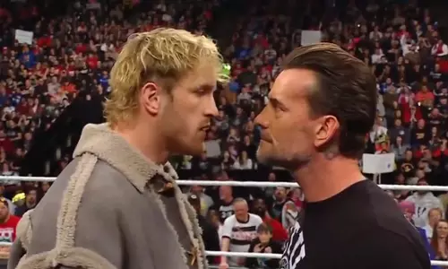 WWE Raw: सीएम पंक को थप्पड़ मारने के बाद रिंग से भागे लोगन पॉल