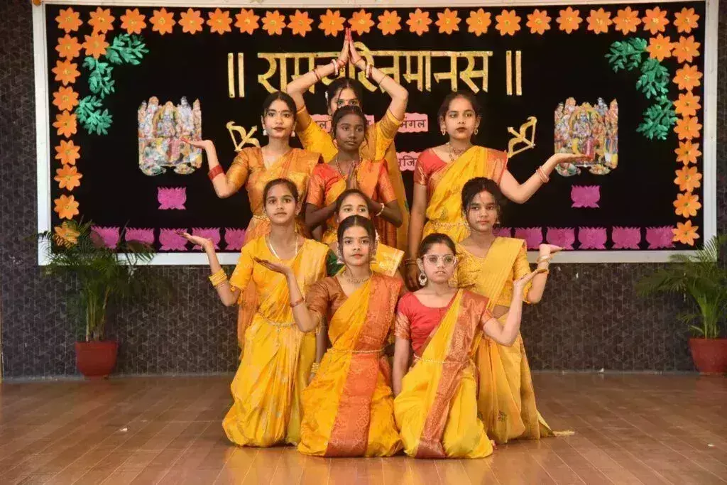 Ballia: त्रिकालपुर गड़वार में एक भव्य आध्यात्मिक कार्यक्रम का आयोजन किया गया