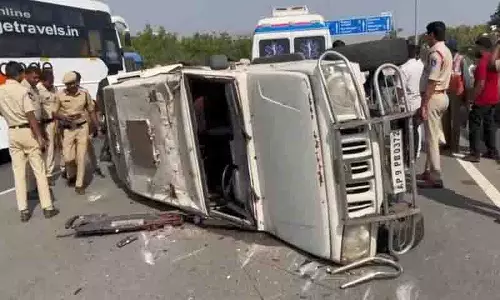 Muthangi में वाहन पलटने से चार पुलिसकर्मी घायल Muthangi में वाहन पलटने से चार पुलिसकर्मी घायल