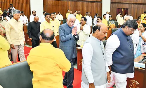 बजट सत्र के दौरान संसद के दोनों सदनों को संबोधित करने पहुंचे : Governor