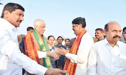 Andhra: श्रीशैला मल्लन्ना की सेवा में राज्यपाल युगल Andhra: श्रीशैला मल्लन्ना की सेवा में राज्यपाल युगल
