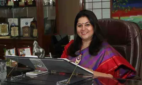AI एकीकरण के लिए तकनीक और पारंपरिक शिक्षण के बीच संतुलन की आवश्यकता