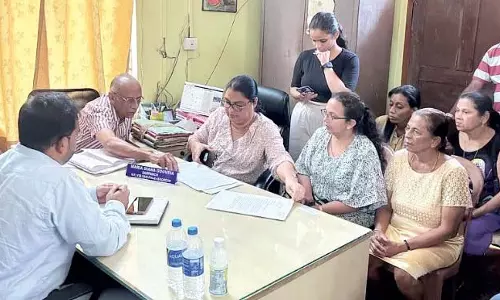Velsao के ग्रामीणों ने रेल विकास निगम के अधिकारियों के साथ बैठक में मार्ग की बहाली की मांग की Velsao के ग्रामीणों ने रेल विकास निगम के अधिकारियों के साथ बैठक में मार्ग की बहाली की मांग की