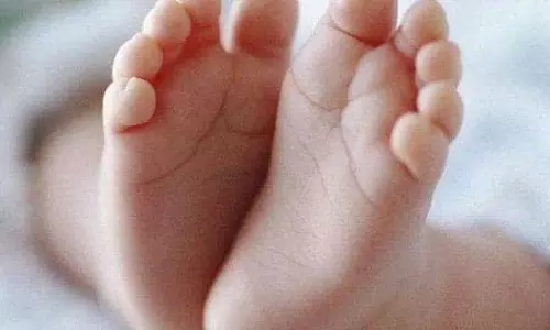10वीं की छात्रा ने बच्ची को दिया जन्म, परिवार ने की जांच की मांग