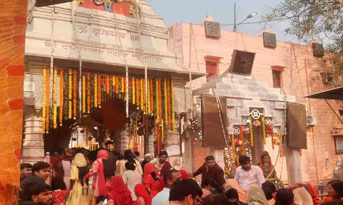 Ghaziabad: महाशिवरात्रि में श्री दूधेश्वर नाथ मंदिर में भक्तों का सैलाब उमड़ा