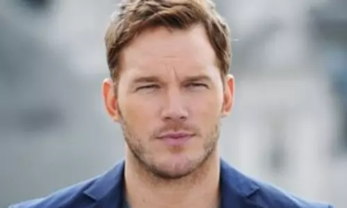 Chris Pratt अपनी पत्नी कैथरीन के साथ मूवी डेट नाइट के लिए स्टाइल में निकले Chris Pratt अपनी पत्नी कैथरीन के साथ मूवी डेट नाइट के लिए स्टाइल में निकले