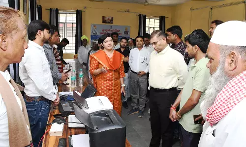 Madhopur: जिला कलेक्टर ने सेलू एवं खटुपुरा में किया फॉर्मर रजिस्ट्री शिविर का निरीक्षण Madhopur: जिला कलेक्टर ने सेलू एवं खटुपुरा में किया फॉर्मर रजिस्ट्री शिविर का निरीक्षण