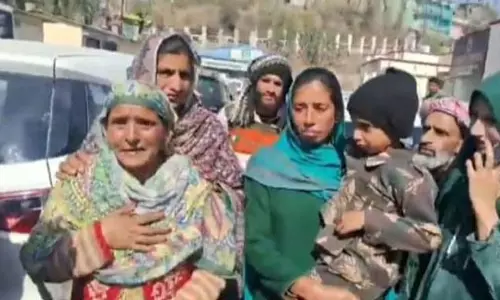 Jammu: डेंटल क्लिनिक में इंजेक्शन लगने से नाबालिग लड़की की मौत के बाद विरोध प्रदर्शन Jammu: डेंटल क्लिनिक में इंजेक्शन लगने से नाबालिग लड़की की मौत के बाद विरोध प्रदर्शन