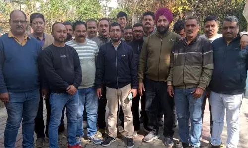 बैठक के दौरान PDD कर्मचारियों ने उठाए मुद्दे बैठक के दौरान PDD कर्मचारियों ने उठाए मुद्दे