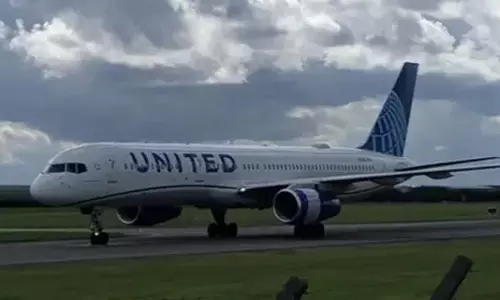 United Airlines के विमान की नेवार्क हवाई अड्डे पर आपातकालीन लैंडिंग