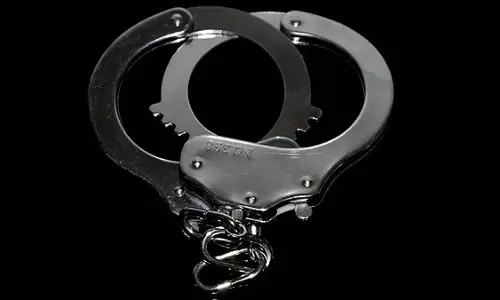 हवाला रैकेट का भंडाफोड़: तस्करी की गई विदेशी मुद्रा के साथ तीन छात्रों को वापस भेजा गया