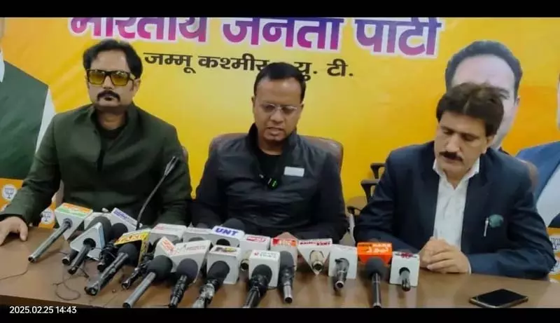भाजपा नेताओं ने उमर को फिटनेस एंबेसडर के रूप में नामित होने पर बधाई दी भाजपा नेताओं ने उमर को फिटनेस एंबेसडर के रूप में नामित होने पर बधाई दी
