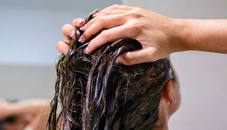 Hair care: जानिए कैसे कलौंजी बालों की कई समस्याओं से छुटकारा दिला सकता है Hair care: जानिए कैसे कलौंजी बालों की कई समस्याओं से छुटकारा दिला सकता है